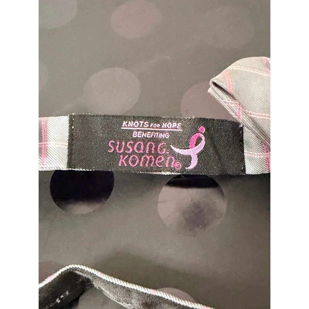Susan G. Komen American Lifestyle Bow Tie Pink‎ And Gray Excellent Condition